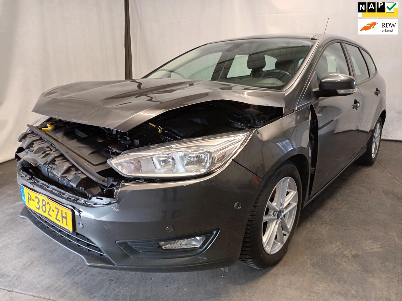 Ford Focus Wagon - 1.0 Titanium - Frontschade - AutoWereld.nl