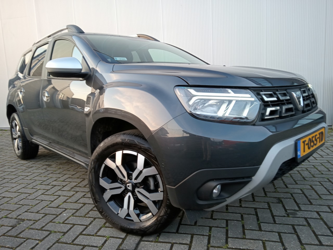 Dacia Duster - 1.0 TCe 100 Bi-Fuel Journey NAVI, camera, privacy glass, trekhaak enz. - AutoWereld.nl