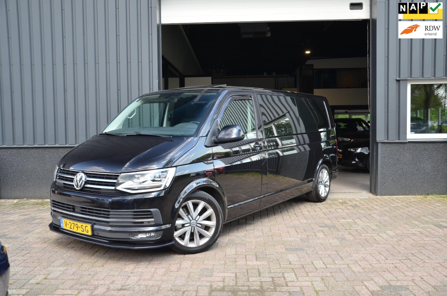 Volkswagen Transporter - 2.0 TDI L2H1 AUTOMAAT, SCHUIF/KANTELDAK, CARPLAY - AutoWereld.nl