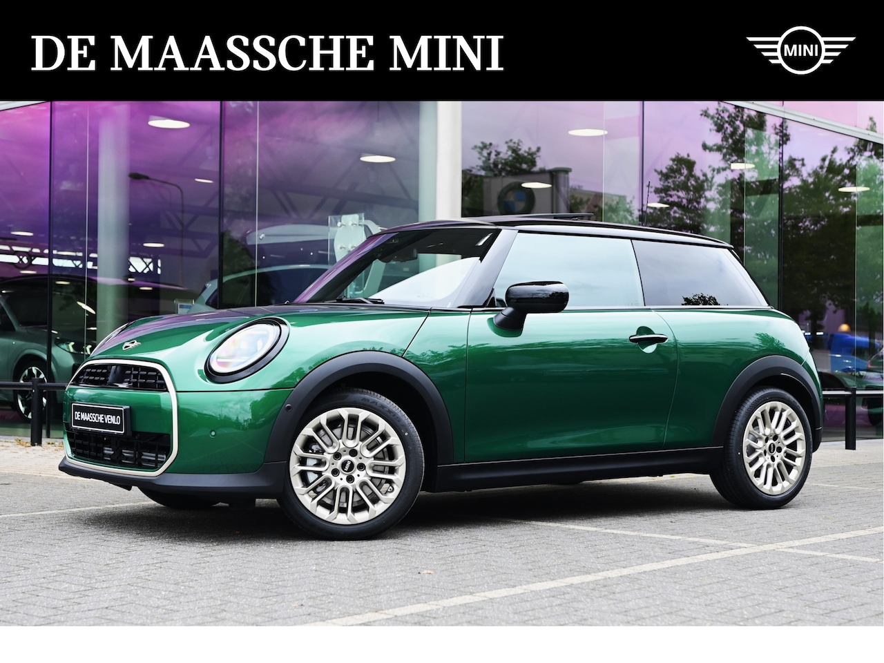 MINI Cooper - Hatchback C Favoured Automaat / Panoramadak / Comfort Access / LED / Parking Assistant / H - AutoWereld.nl