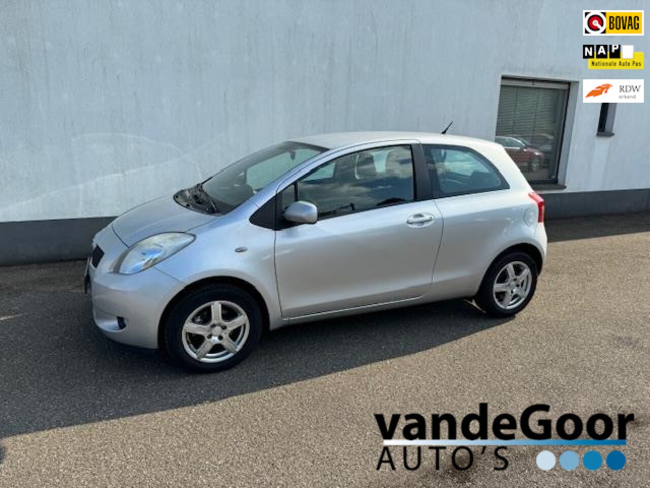 Toyota Yaris - 1.0 VVT-i 1.0 VVTi,08, airco, elec.pakket en een nieuwe apk keuring ! - AutoWereld.nl