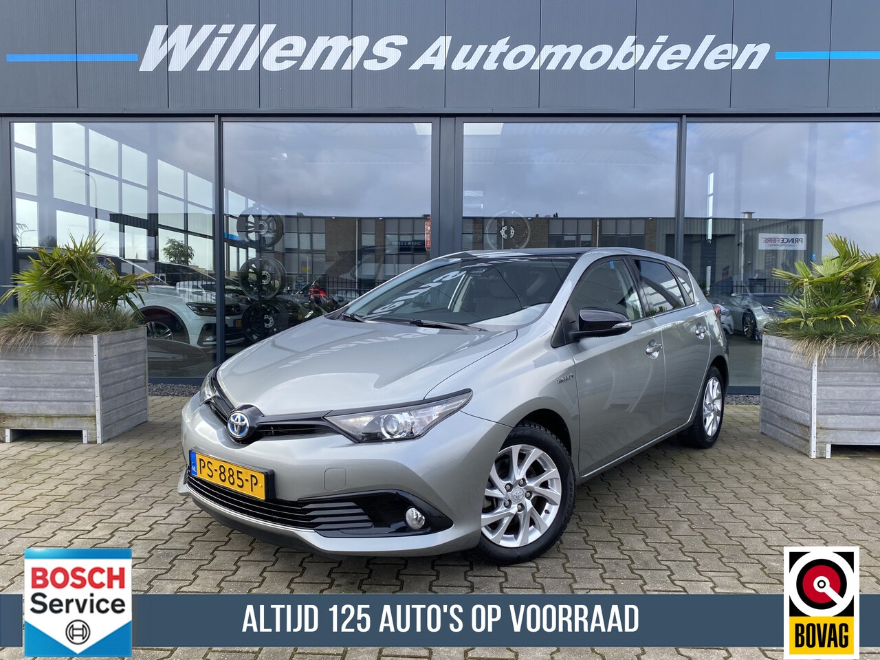 Toyota Auris - 1.8 Hybrid Black Edition Go Navigatie, Camera & Cruise Control - AutoWereld.nl