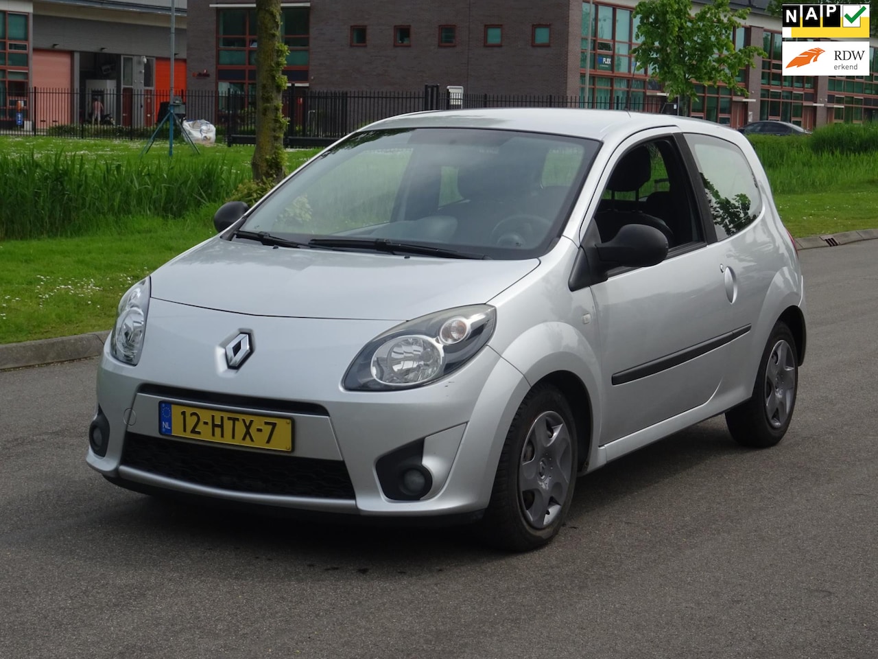 Renault Twingo - 1.2-16V Night & Day BJ2009 NAP/AIRCO/PDC/APK - AutoWereld.nl