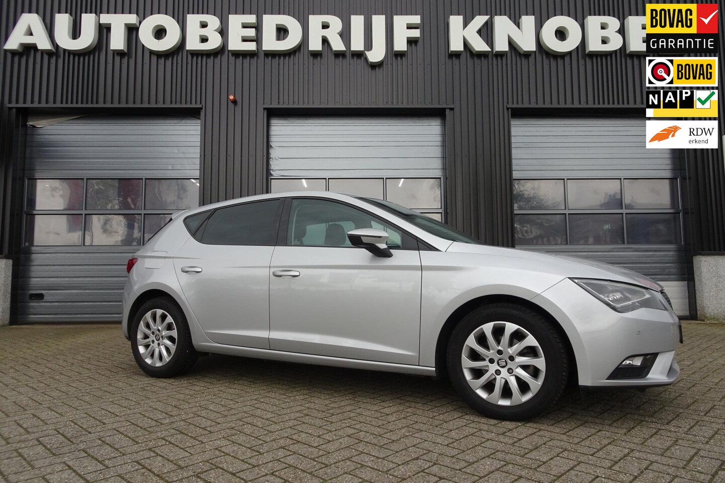 Seat Leon - 1.0 EcoTSI Style CONNECT, NL AUTO, NAP, CARPLAY, CAMERA, ALL-SEASON BANDEN - AutoWereld.nl