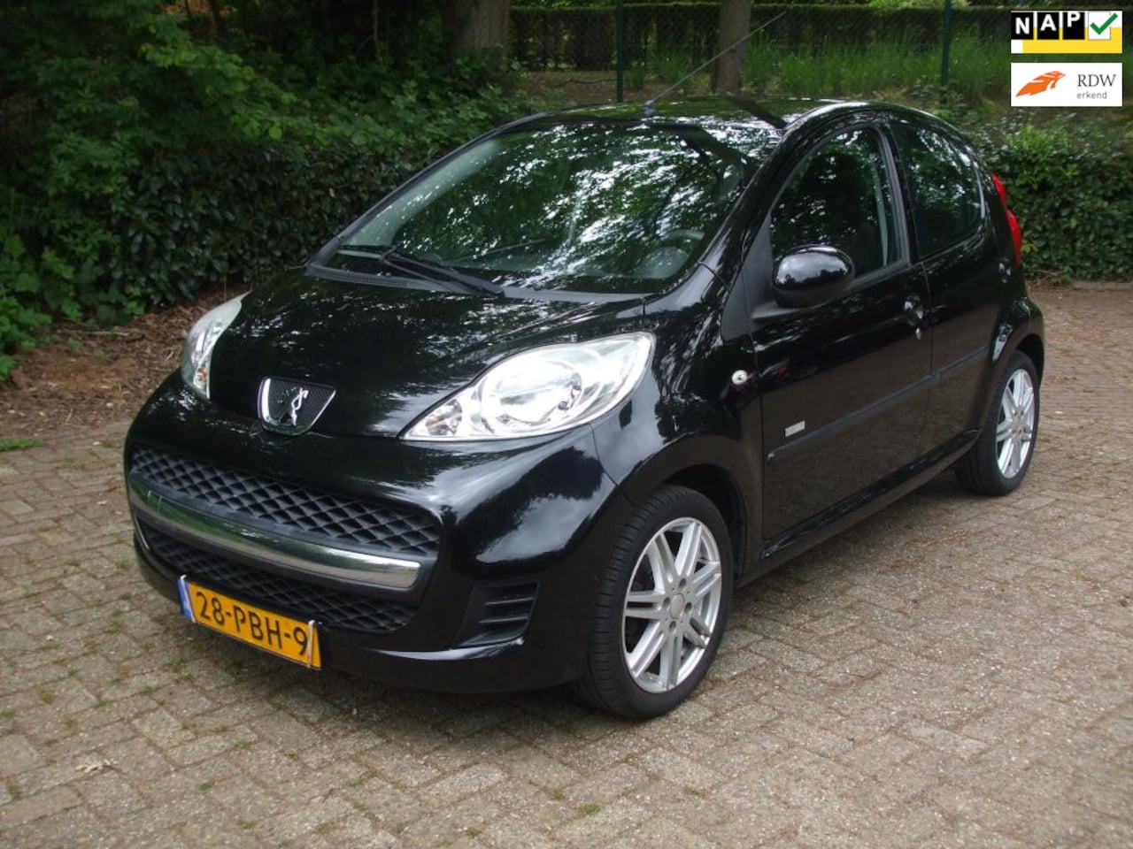 Peugeot 107 - 1.0-12V Millesim 200 zwart 1e eigenaar 5 deurs 185 dkm NAP - AutoWereld.nl