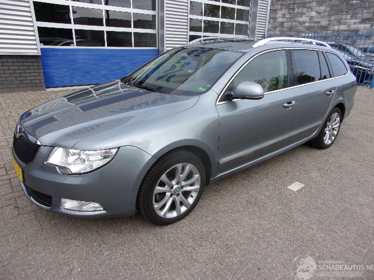 Skoda Superb - 1.4 TSI DSG AUTOMAAT AMBITION BUSINESS LINE - AutoWereld.nl