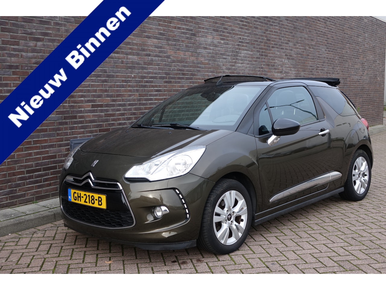 Citroën DS3 Cabrio - 1.2 VTi So Chic 1.2 VTi So Chic, mooie auto met de juiste opties - AutoWereld.nl