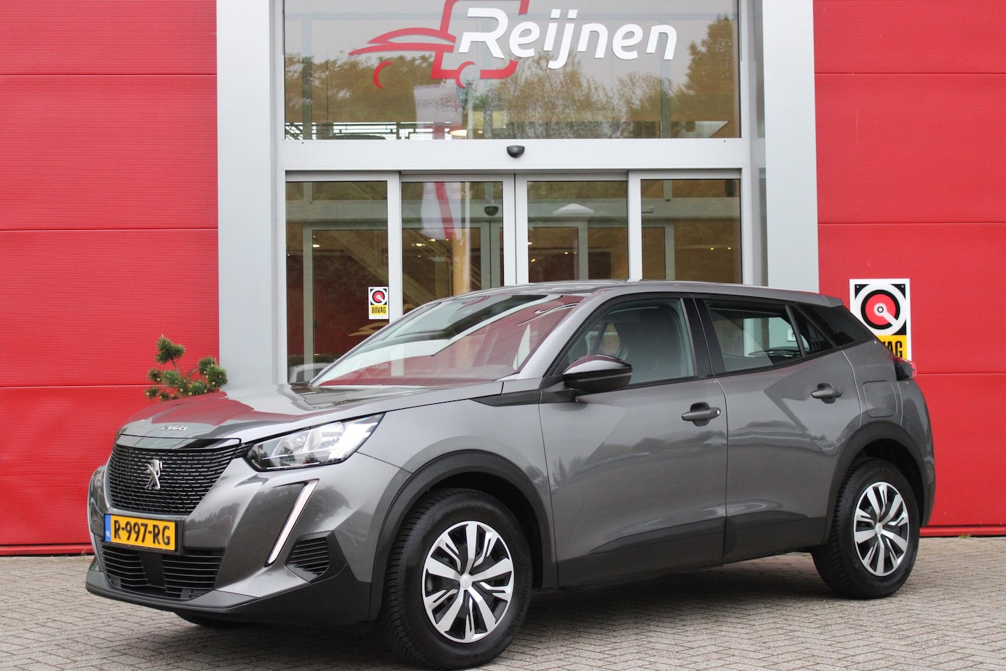 Peugeot 2008 - 1.2 100PK ACTIVE | NAVIGATIE | APPLE CARPLAY/ANDROID AUTO | PARKEERSENSOREN | DAB+ RADIO | - AutoWereld.nl