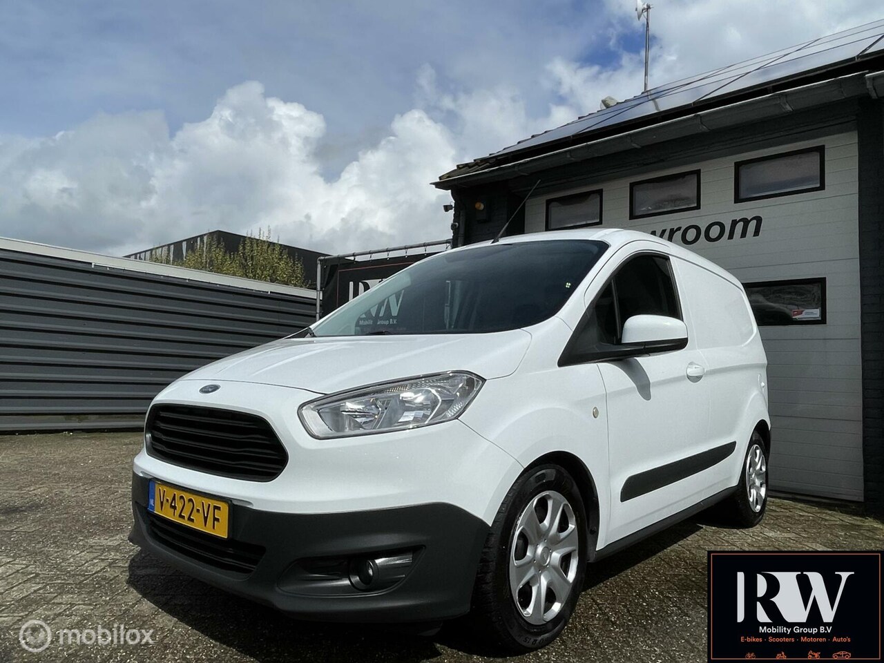 Ford Transit Courier - 1.5 TDCI Ambiente met airco en p-sensor - AutoWereld.nl