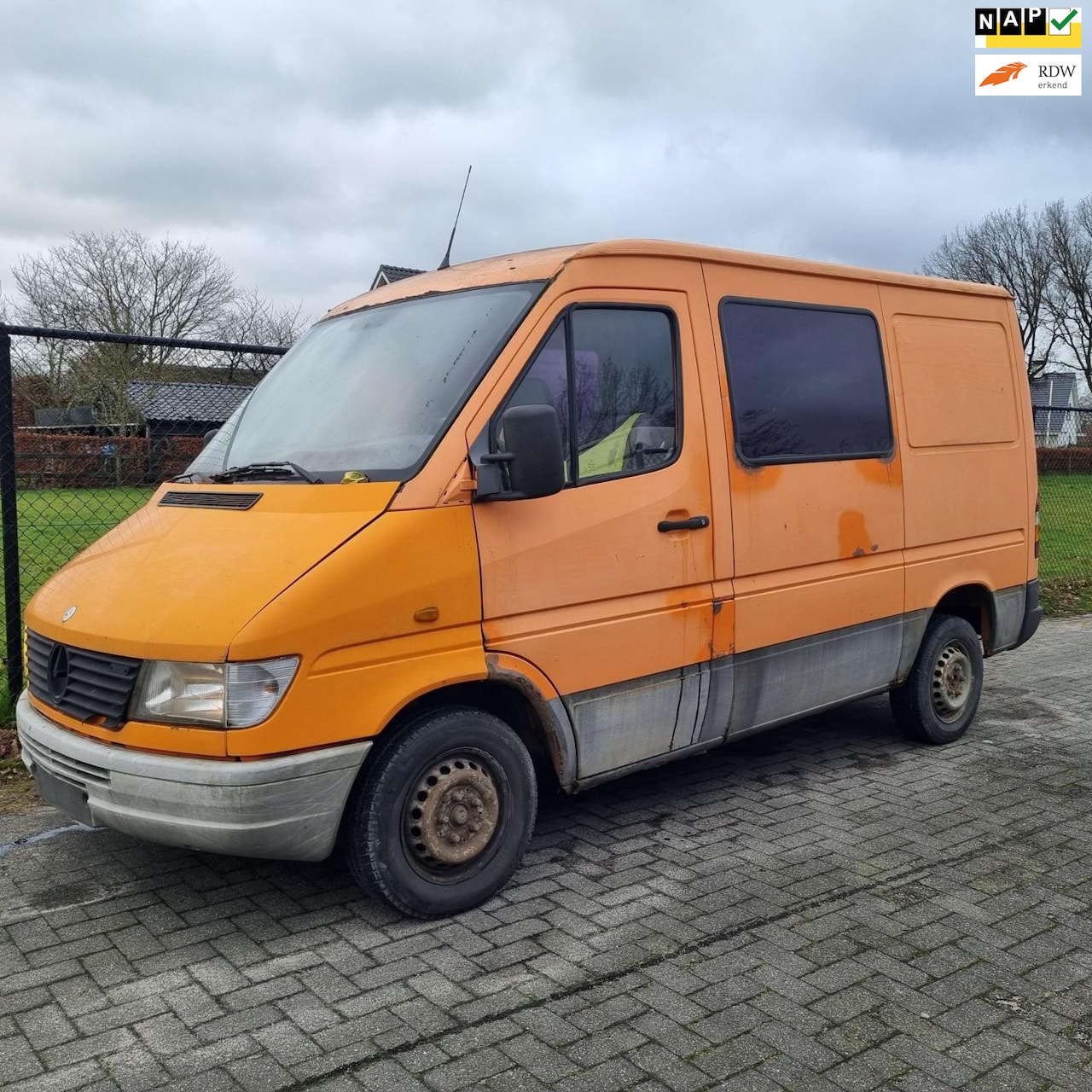 Mercedes-Benz Sprinter - 208D 312D 814 814d MANUEEL GERMANY CAR - AutoWereld.nl