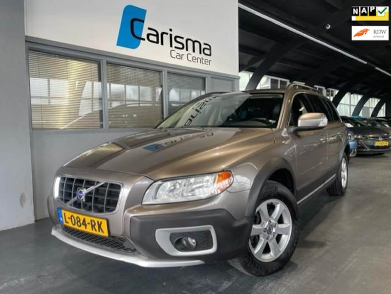 Volvo XC70 - 3.2 Kinetic|Automaat|Youngtimer|PDC|Cruise|Leder - AutoWereld.nl