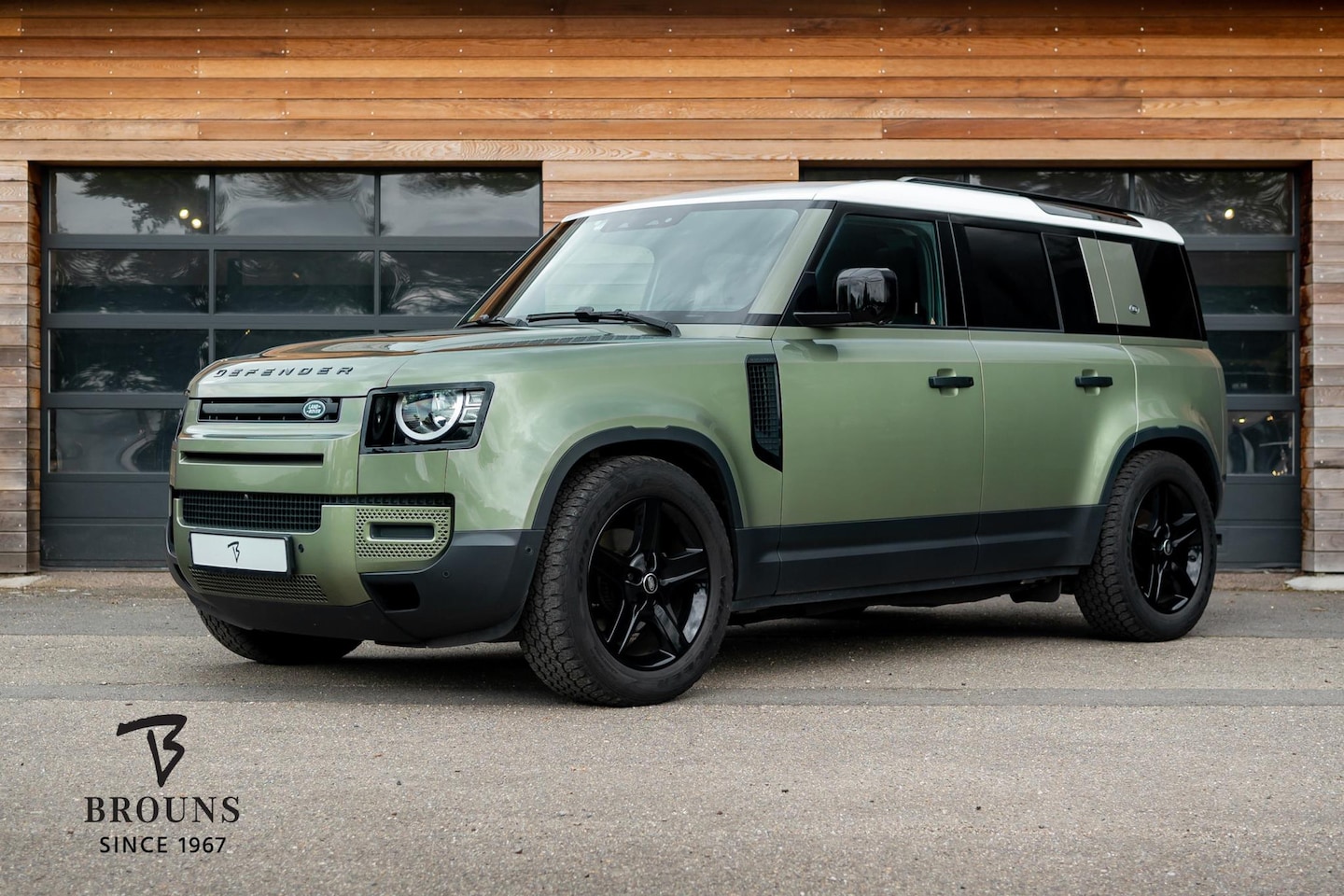 Land Rover Defender - 2.0 D240 110 SE *Pano-Lucht-360gr-Trekhaak - AutoWereld.nl