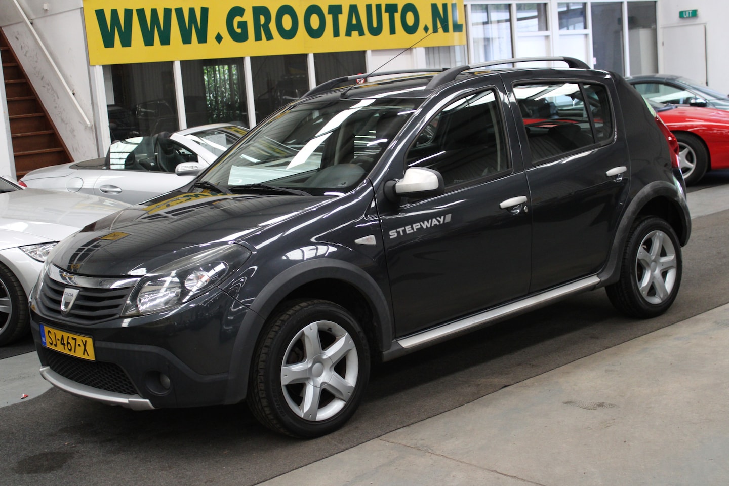 Dacia Sandero Stepway - 1.6 Isofix, Stuurbekrachtiging, Lichtmetalen velgen - AutoWereld.nl