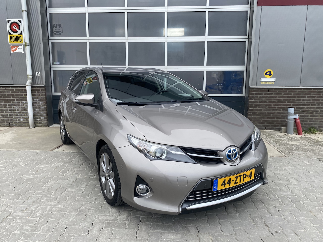 Toyota Auris - 1.8 Hybrid Executive 1.8 Hybrid Executive - AutoWereld.nl