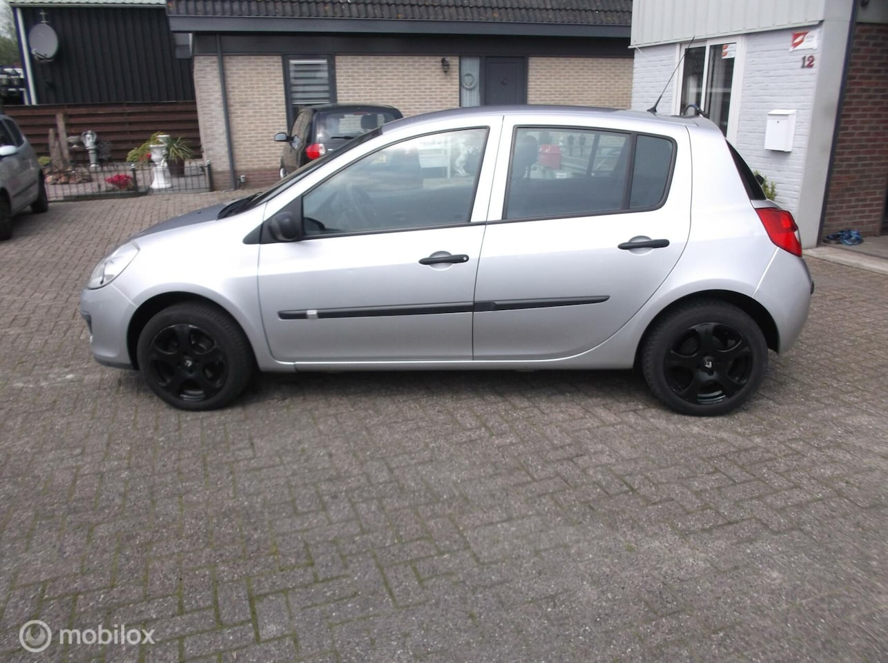 Renault Clio - 1.2-16V Authentique 5drs airco apk 167000 km