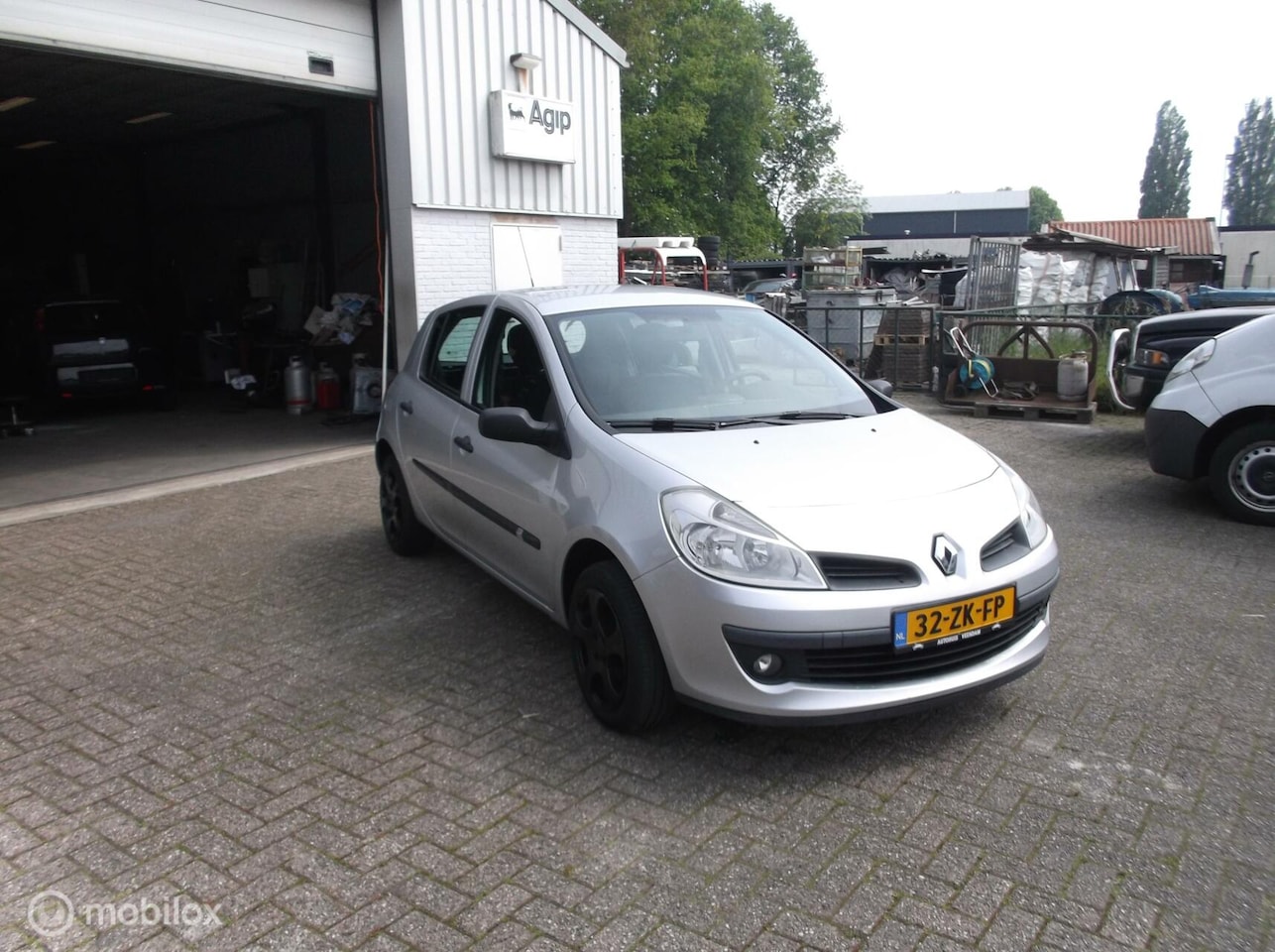 Renault Clio - 1.2-16V Authentique 5drs airco apk 167000 km