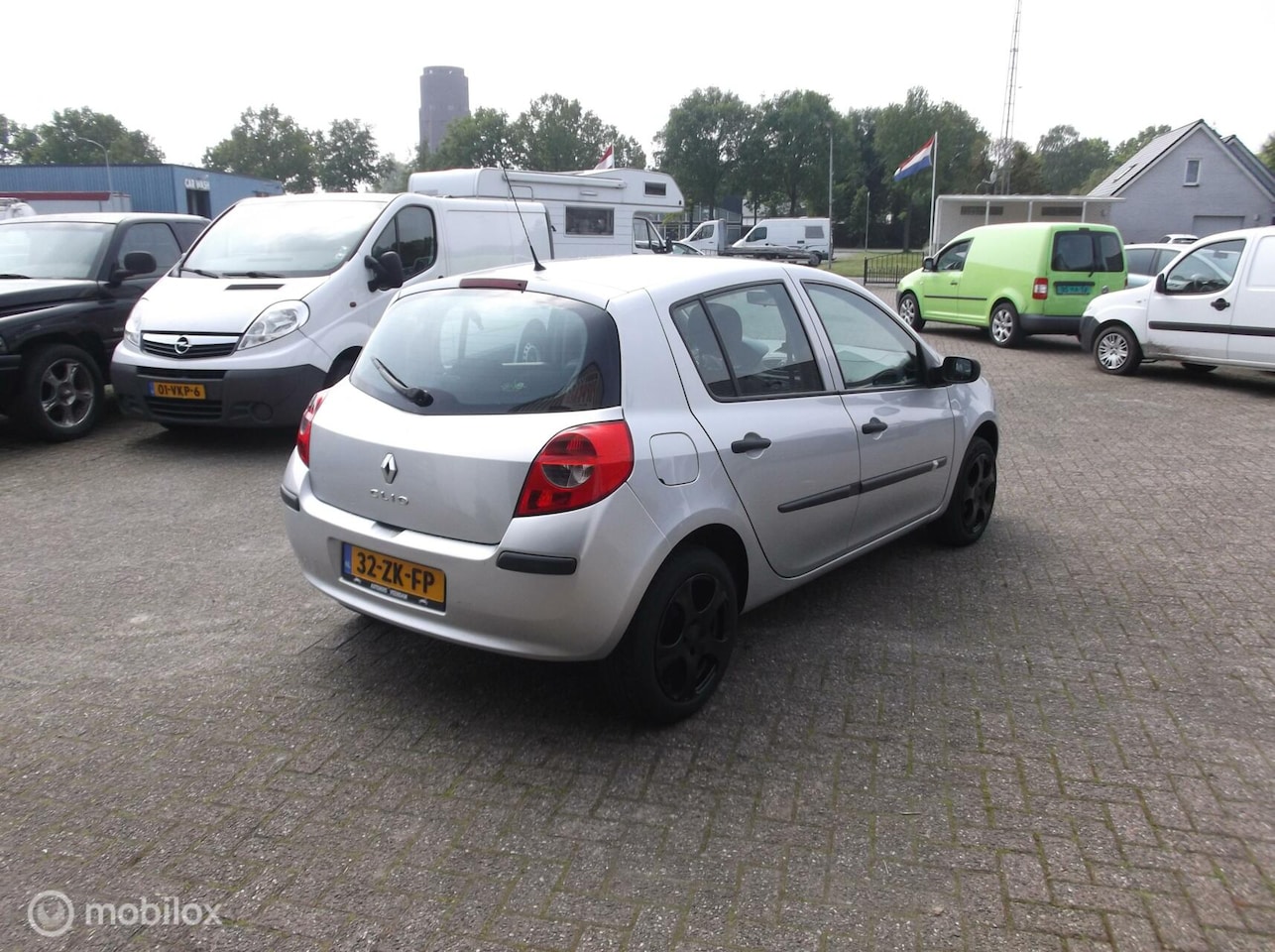 Renault Clio - 1.2-16V Authentique 5drs airco apk 167000 km