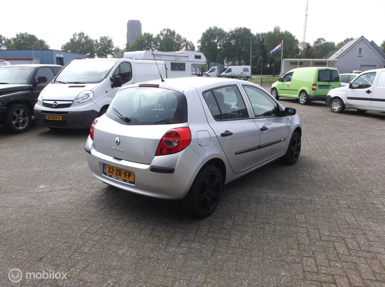 Renault Clio - 1.2-16V Authentique 5drs airco apk 167000 km!!!