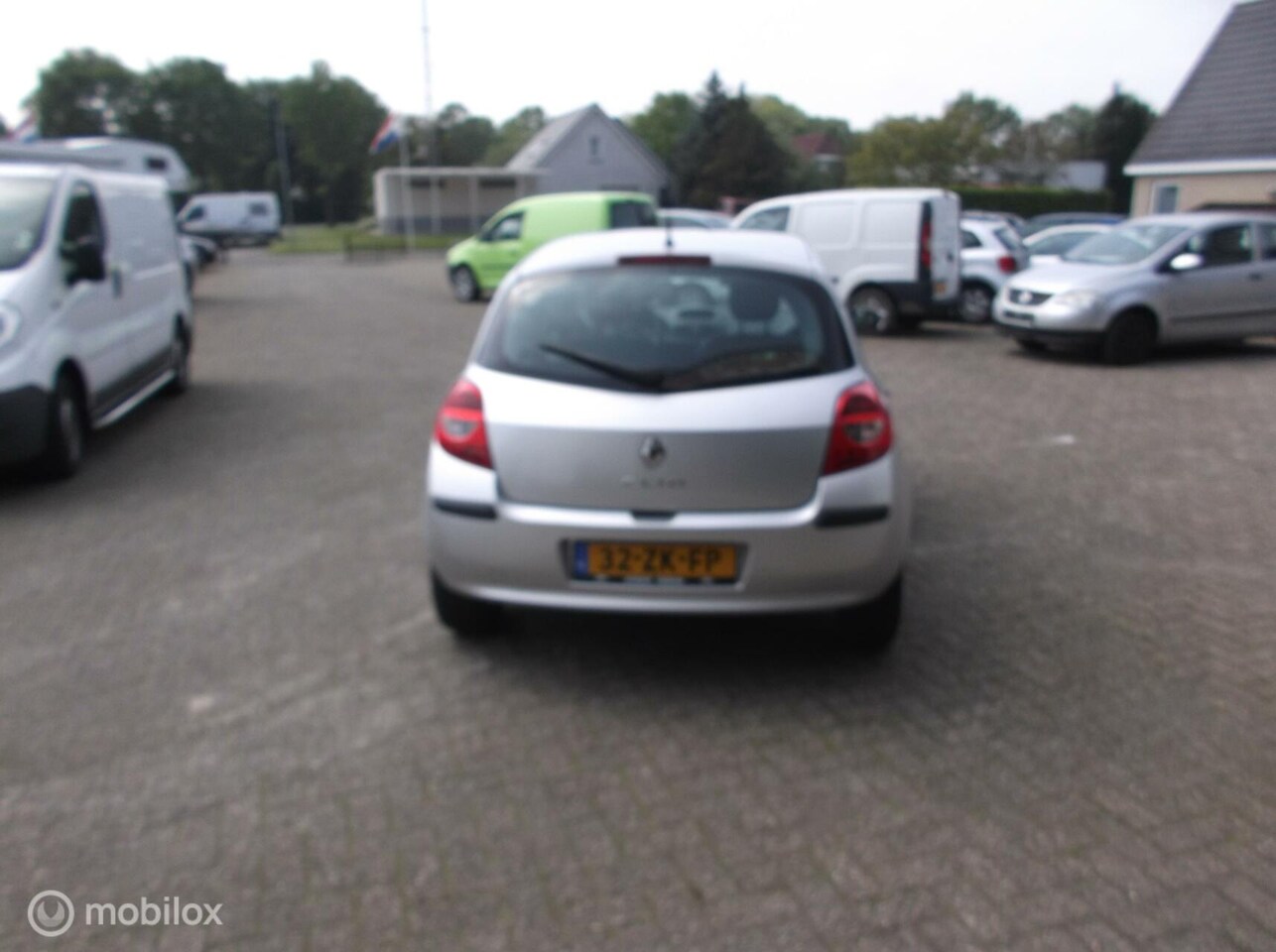 Renault Clio - 1.2-16V Authentique 5drs airco apk 167000 km!!!