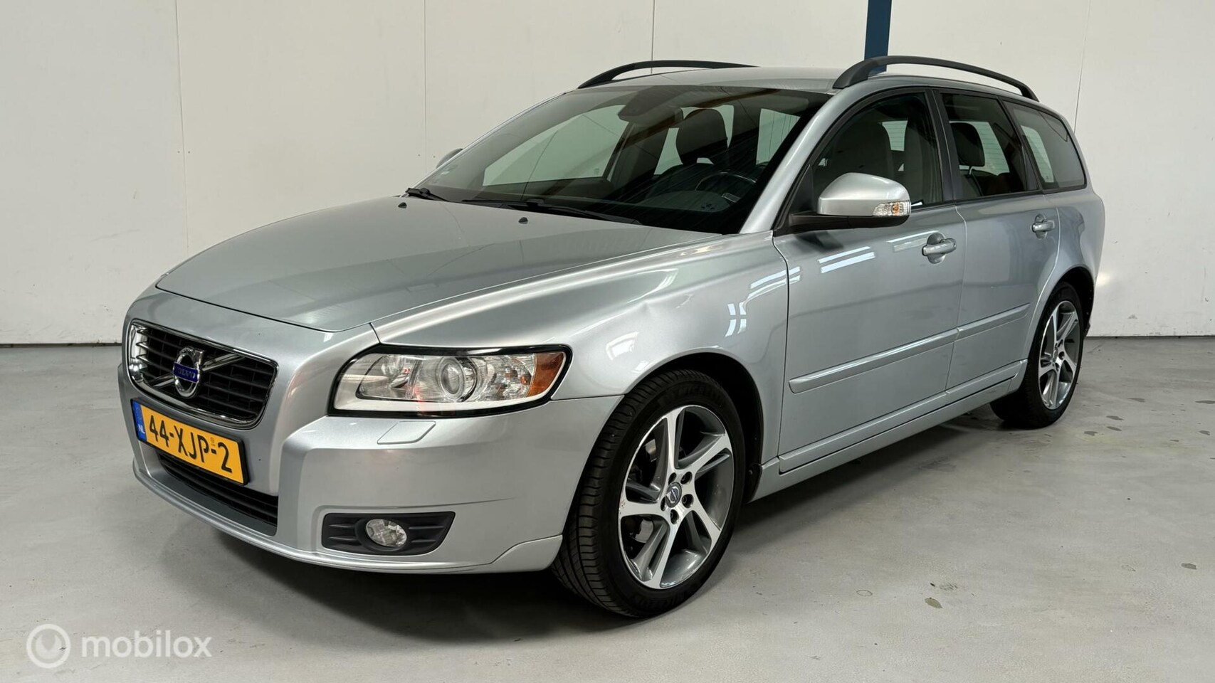 Volvo V50 - 2.0 Business Edition NL-AUTO / LEER / NAVI - AutoWereld.nl