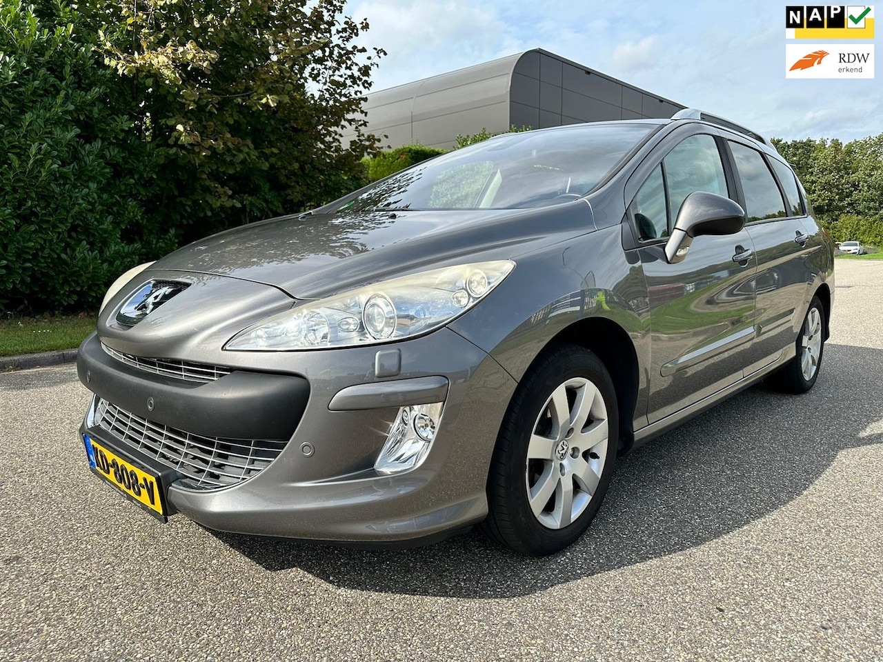 Peugeot 308 SW - 1.6 THP XT Pano*Xenon*Trekhaak*Cruise*Clima*LM velgen*Parkeersensoren* - AutoWereld.nl