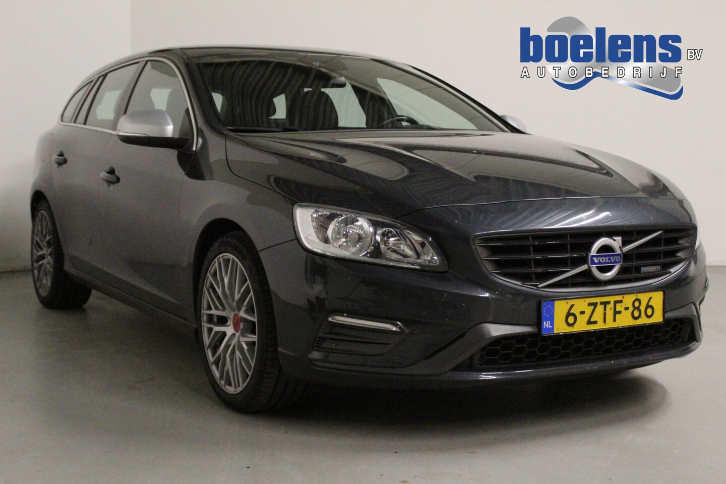 Volvo V60 - 1.6 T3 R-Design | DB-RIEM/VV | 18'LMV | TR-HAAK | CARPLAY | NAVI | CRUISE | - AutoWereld.nl