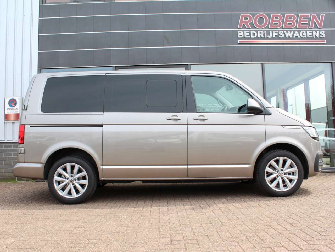 Volkswagen Transporter Caravelle - Caravelle 2.0 TDI L1 204 pk - AutoWereld.nl