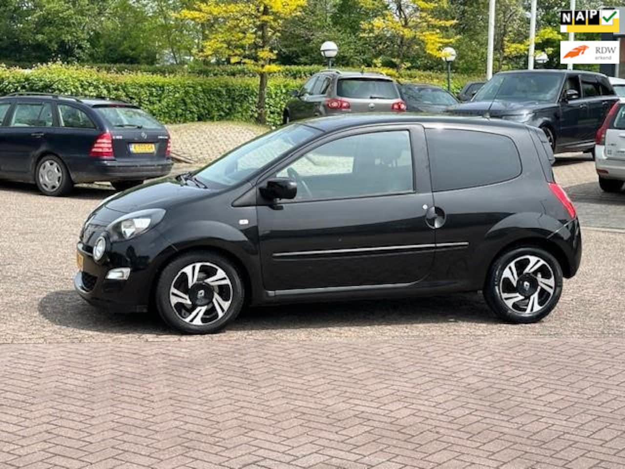 Renault Twingo - 1.2-16V Dynamique 1.2 16V Dynamique,bj.2014,kleur:zwart,airco,sportvelgen,cruise control,dealer onderhouden, - AutoWereld.nl