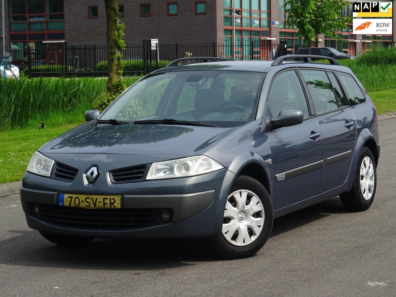 Renault Mégane Grand Tour - 1.6-16V Expression LPG-G3 NAP/APK - AutoWereld.nl