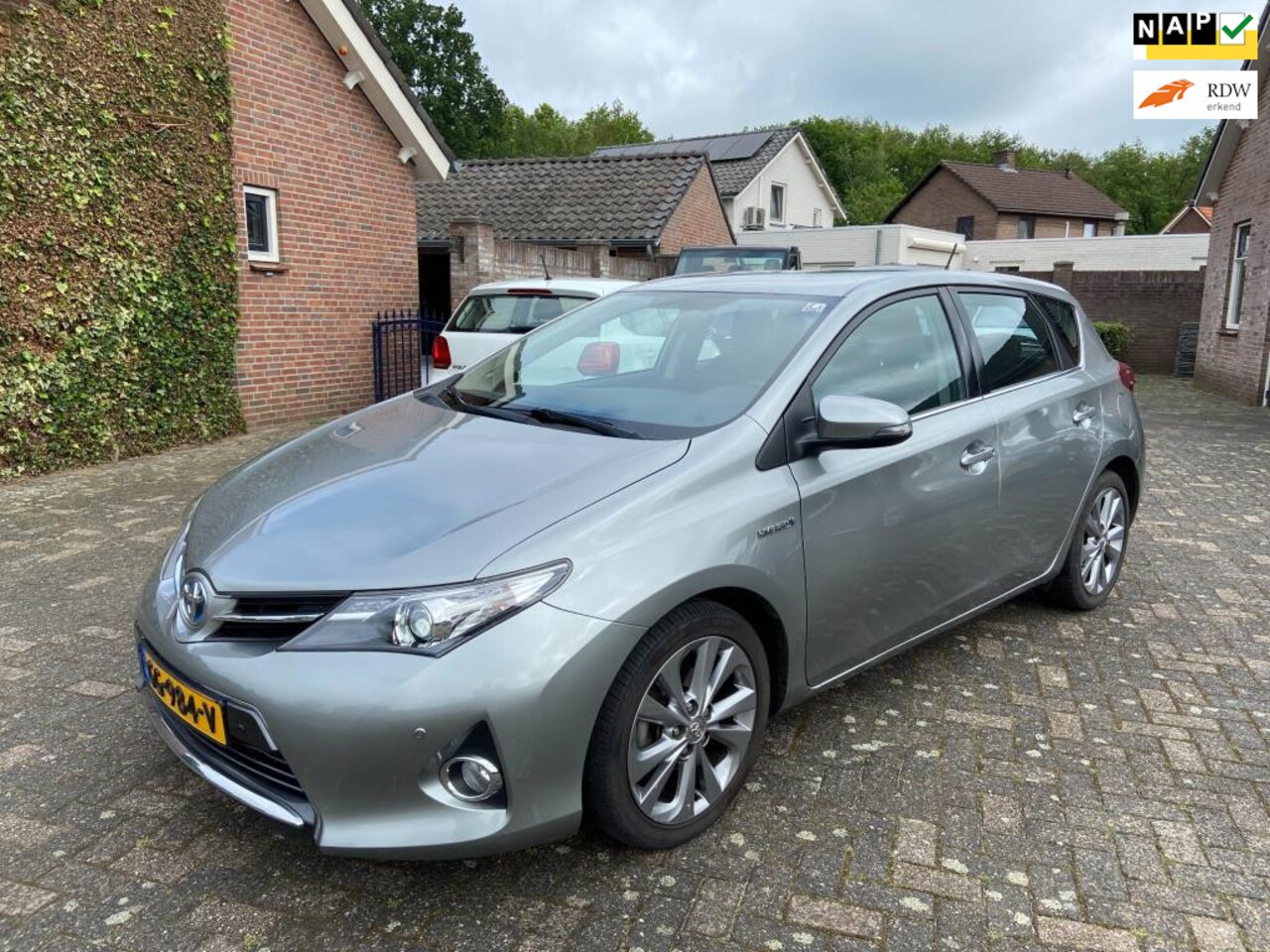 Toyota Auris - 1.8 Hybrid Aspiration navi/camera/clima/17inc 77054 km - AutoWereld.nl