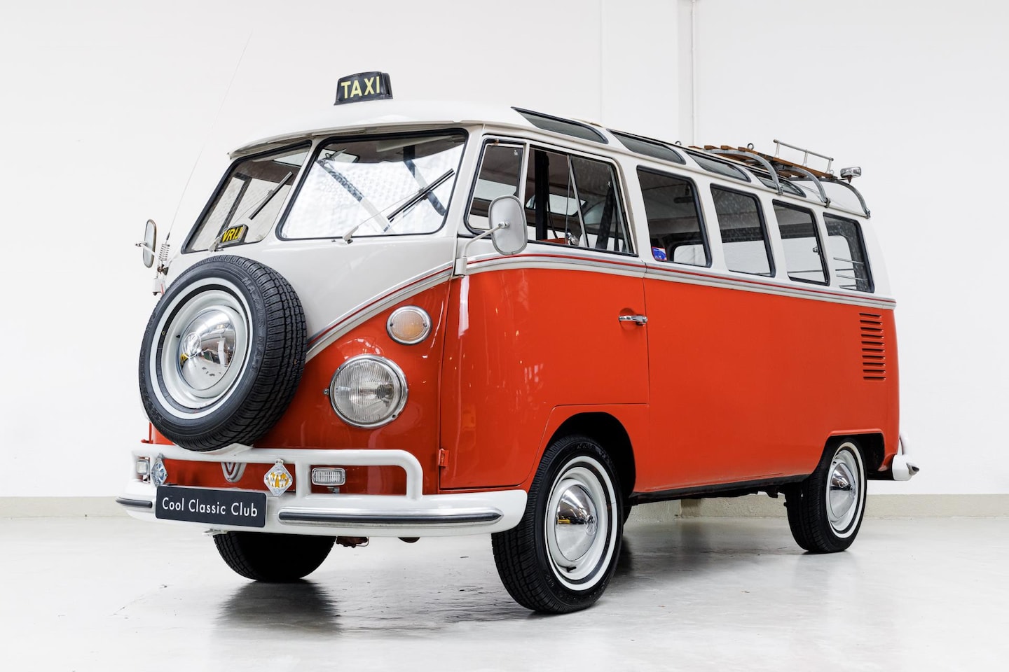 Volkswagen T1 - Samba Taxi - 21 window -Sunroof deluxe - AutoWereld.nl