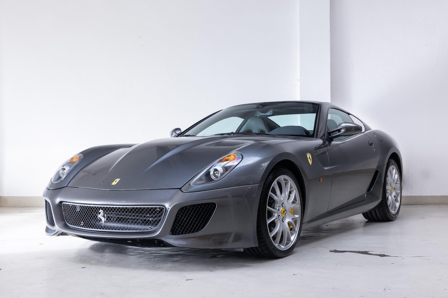 Ferrari 599 - 6.0 GTB Fiorano F1 - Ceramic Brakes - Dealer Maintained - - AutoWereld.nl