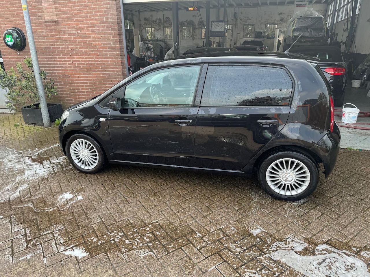 Volkswagen Up! - 1.0 high up! BlueMotion 1.0 high up! BlueMotion - AutoWereld.nl