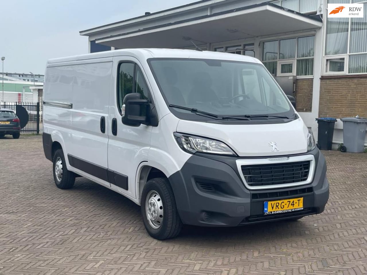 Peugeot Boxer - 330 2.2 BlueHDi 120 L2H1 Premium 330 2.2 BlueHDi 120 L2H1 Premium - AutoWereld.nl