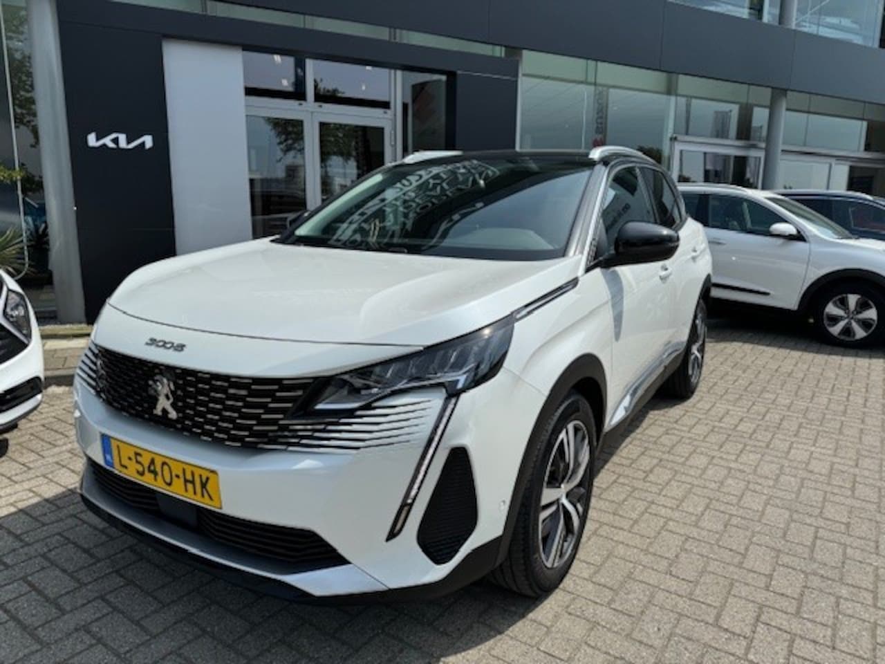 Peugeot 3008 - 1.2 PureTech Allure Pack Navi, Camera, Apple Carplay/Android Auto - AutoWereld.nl