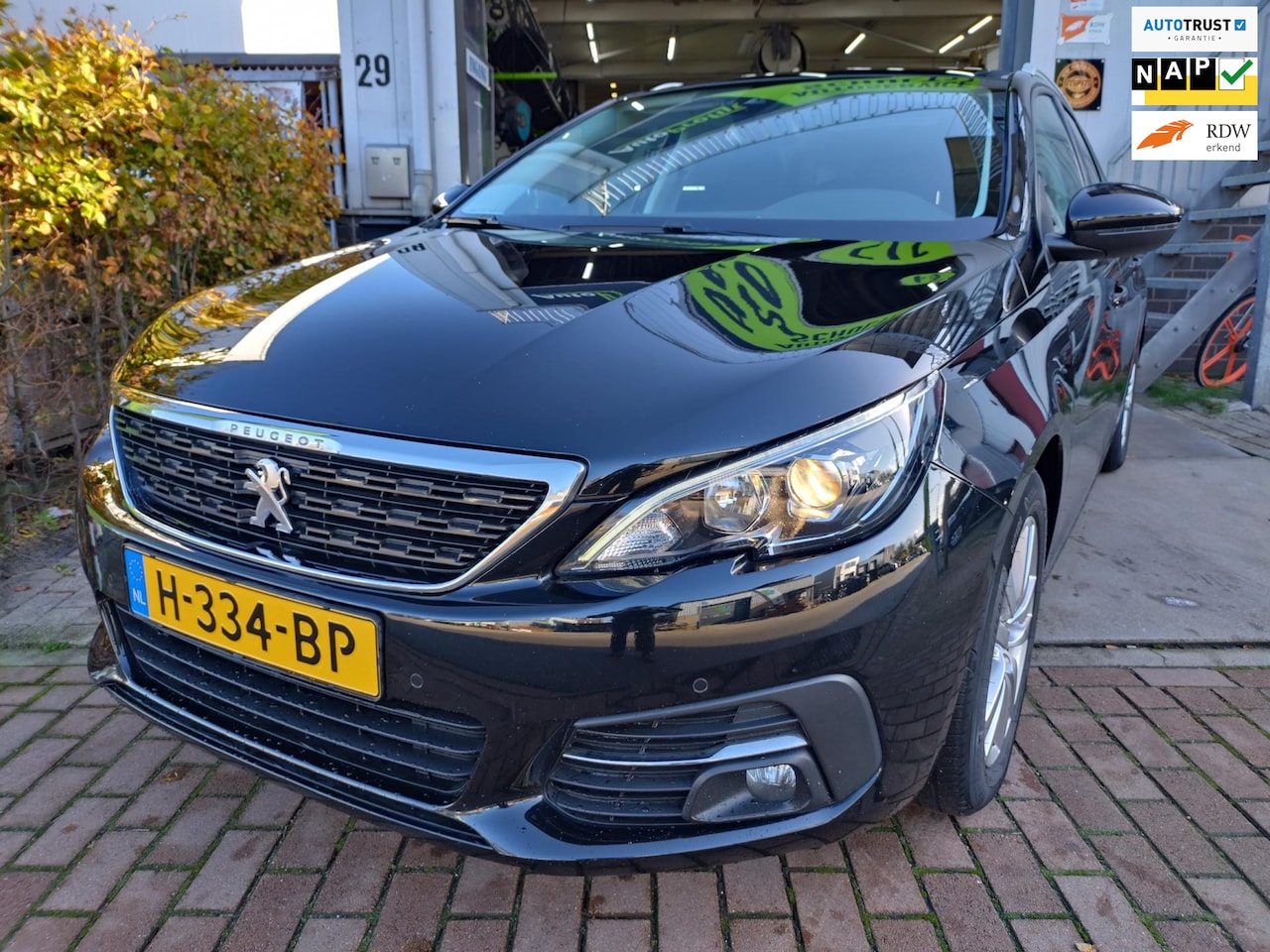 Peugeot 308 SW - 1.2 PureTech Blue Lease Executive 1.2 PureTech Blue Lease Executive - AutoWereld.nl