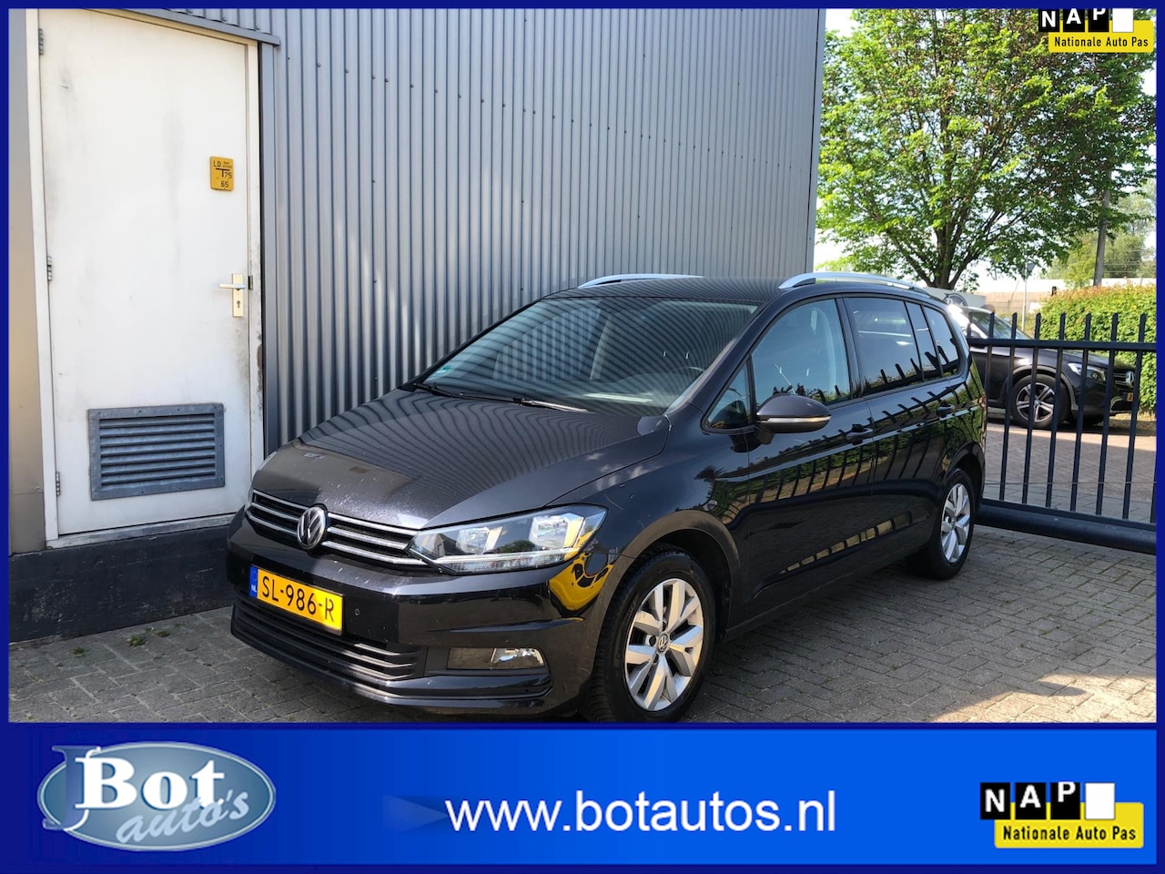 Volkswagen Touran - 1.4 TSI Comfortline Edition / AUTOMAAT / NAVIGATIE / CAMERA / ECC / TREKHAAK / CRUISE / ST - AutoWereld.nl