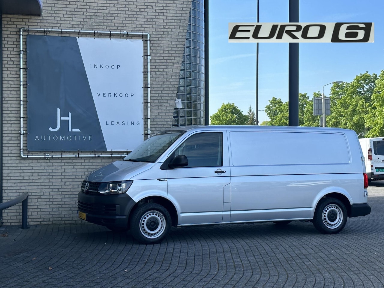 Volkswagen Transporter - 2.0 TDI L2H1*DSG*A/C*INRICHTING*OMVORMER* - AutoWereld.nl