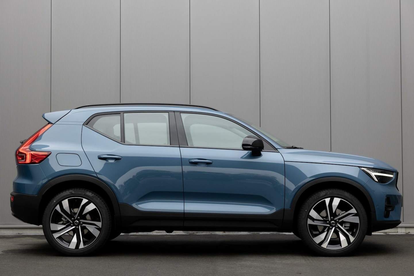 Volvo XC40 - B4 MY2025 SAMENSTELLEN EXTRA VOORDEEL - AutoWereld.nl