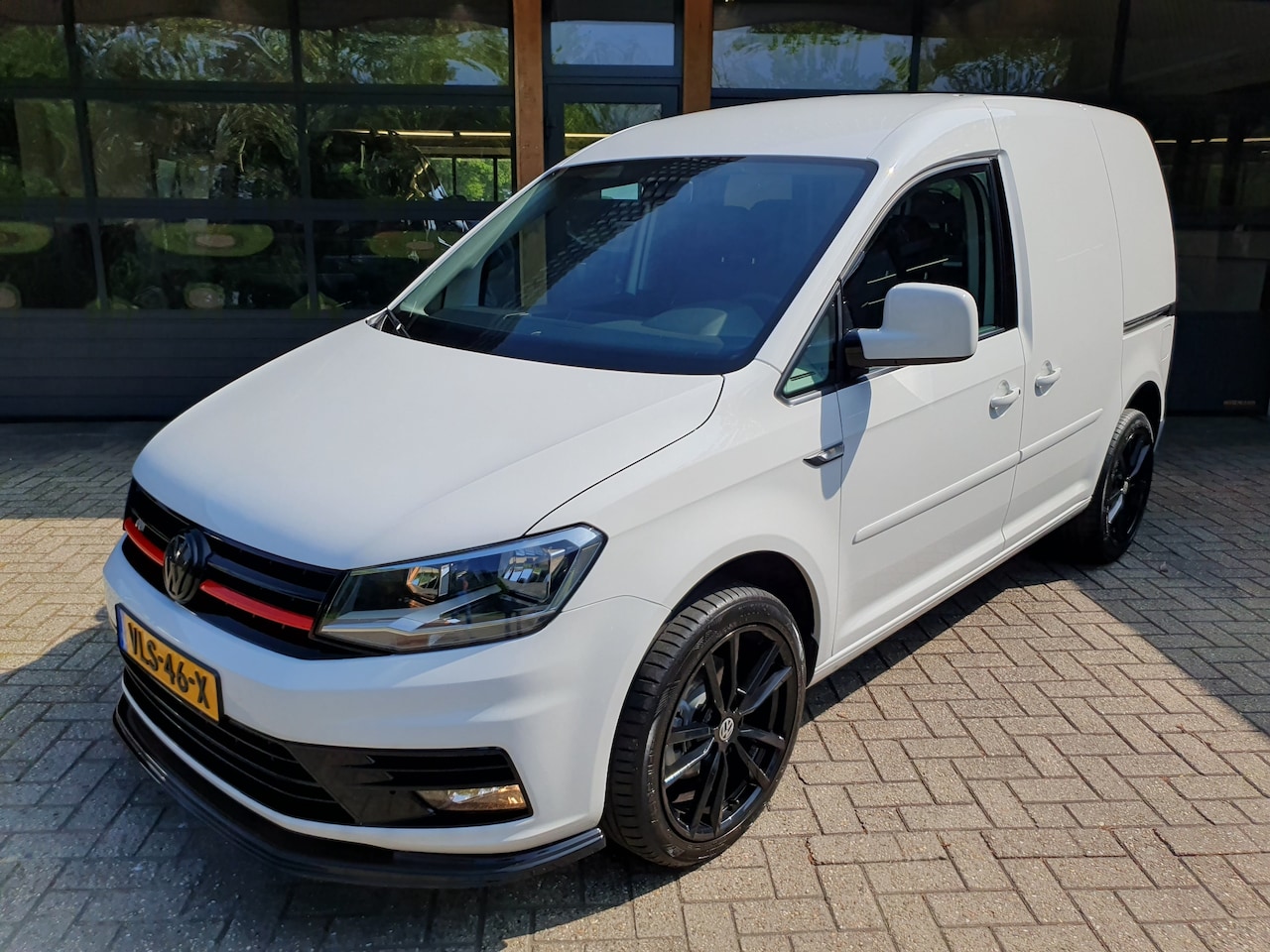 Volkswagen Caddy - 2.0 TDI L1H1 BMT Highline * LEER *NAVI *PDC *STOEL VERW * 2 x SCHUIFDEUR - AutoWereld.nl