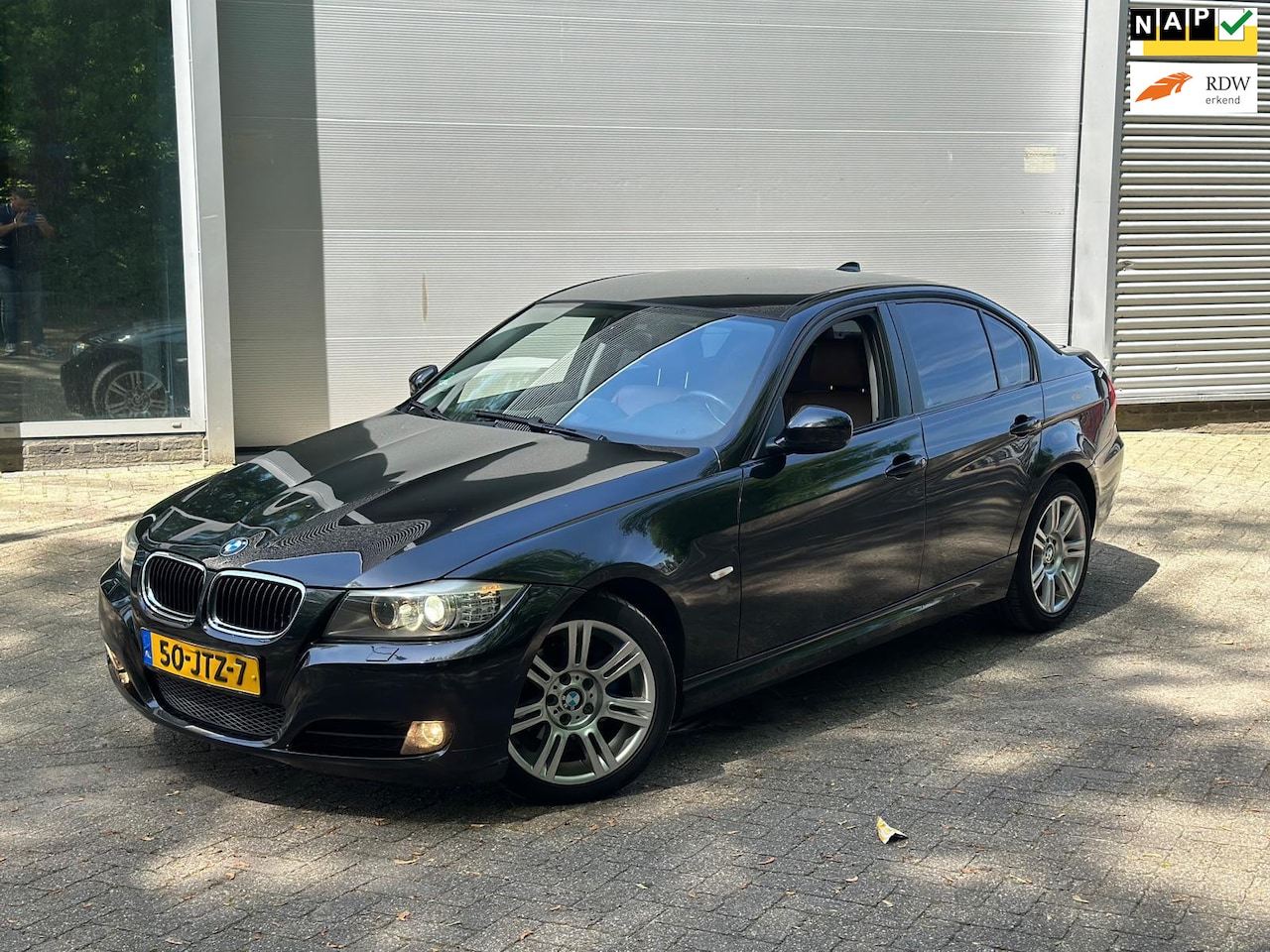 BMW 3-serie - 320i Business Line / NAVI MULTIEMEDIA / NAP / DEALER ONDERHOUDEN - AutoWereld.nl