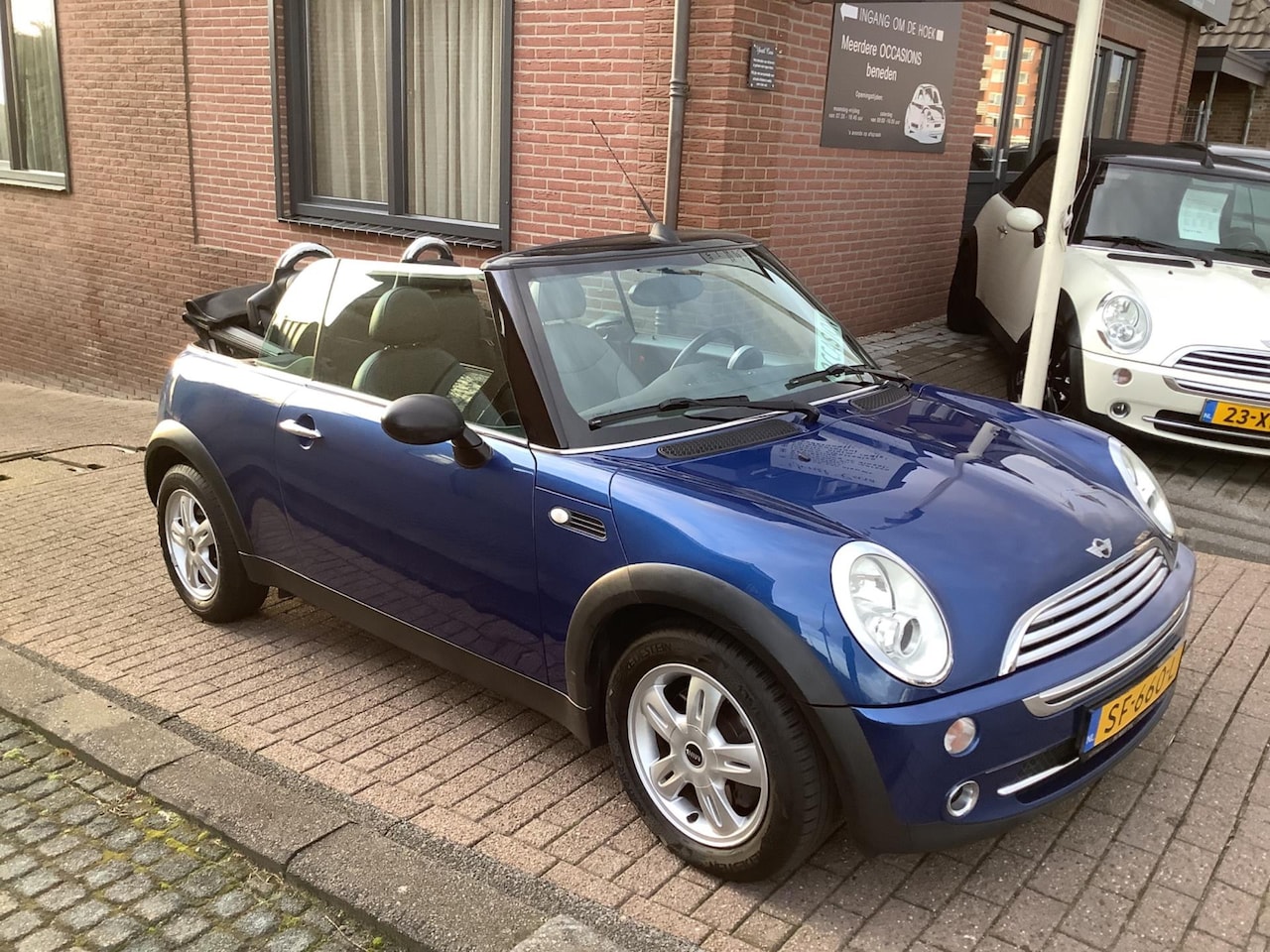 MINI Cabrio - Mini 1.6 One airco stoelverwarming - AutoWereld.nl