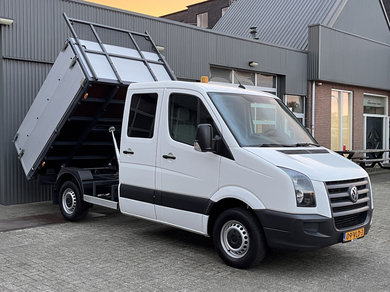 Volkswagen Crafter - 35 2.5 TDI DC Kipper Houtsnipper Trekhaak 2000kg Kieper Bakwagen Snipperopbouw Houtsnipper - AutoWereld.nl