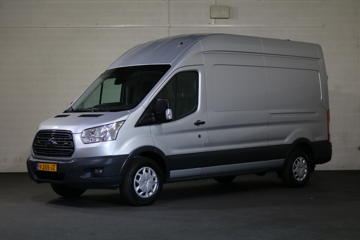 Ford Transit - 2.0 TDCI 130pk Euro 6 L3 H3 Trend Airco Navigatie Camera Trekhaak - AutoWereld.nl