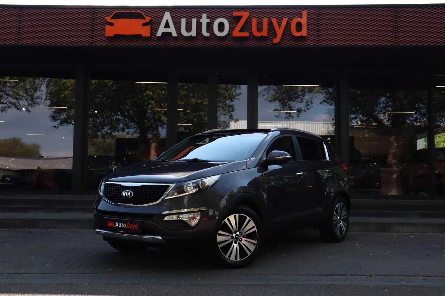 Kia Sportage - 2.0 ExecutiveLine Navi / Camera / Clima / Cruise / Leder - AutoWereld.nl