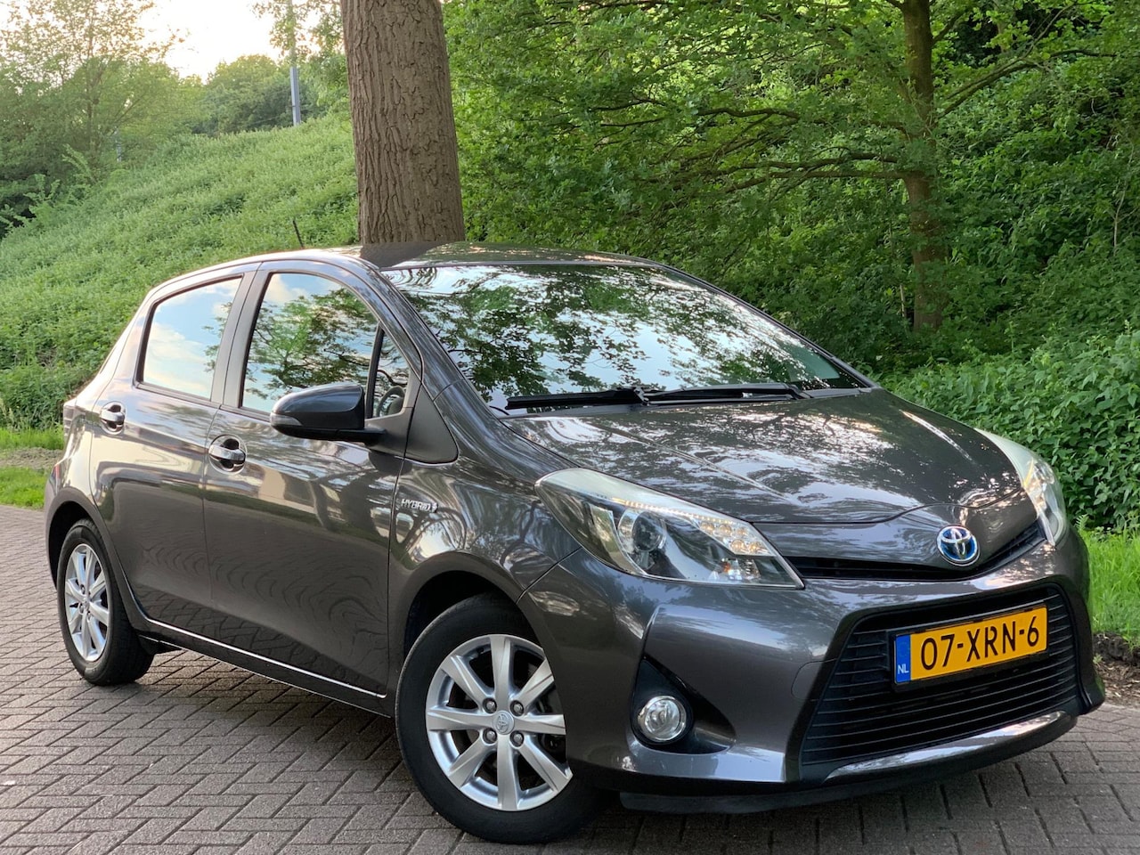 Toyota Yaris - 1.5 Full Hybrid Aspiration AUTOMAAT LUXE UITV. ! NIEUWSTAAT ! GARANTIE - AutoWereld.nl