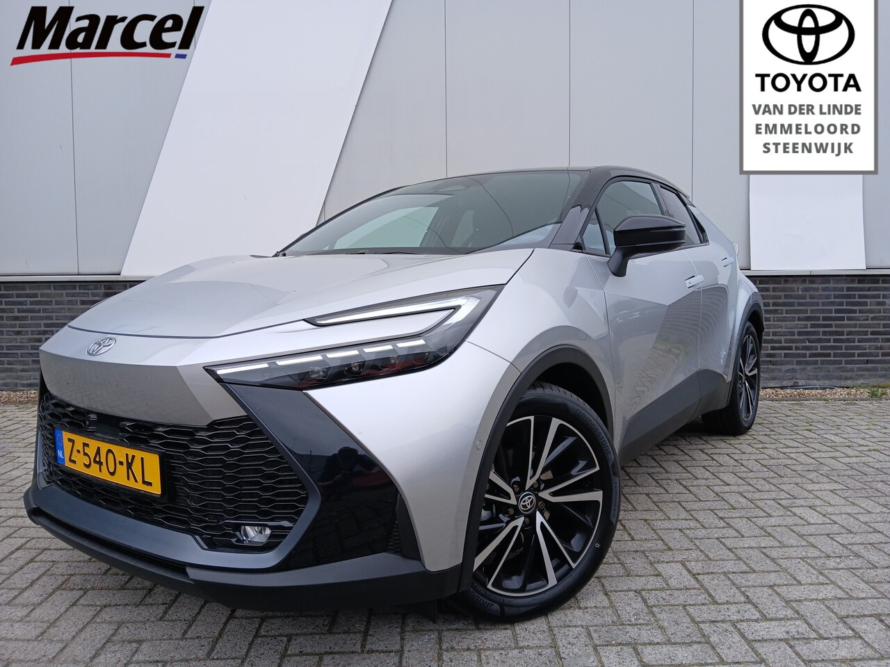 Toyota C-HR - Hybrid 200 Executive | Trekhaak - AutoWereld.nl