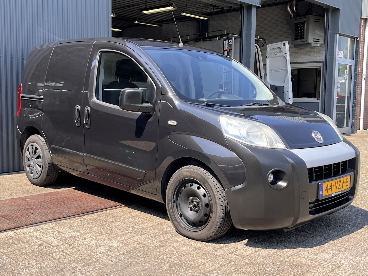 Fiat Fiorino - 1.3 MJ SX Schuifdeur Trekhaak 600kg Parkeersensoren achter Euro 4 Bpm vrij voor particulie - AutoWereld.nl