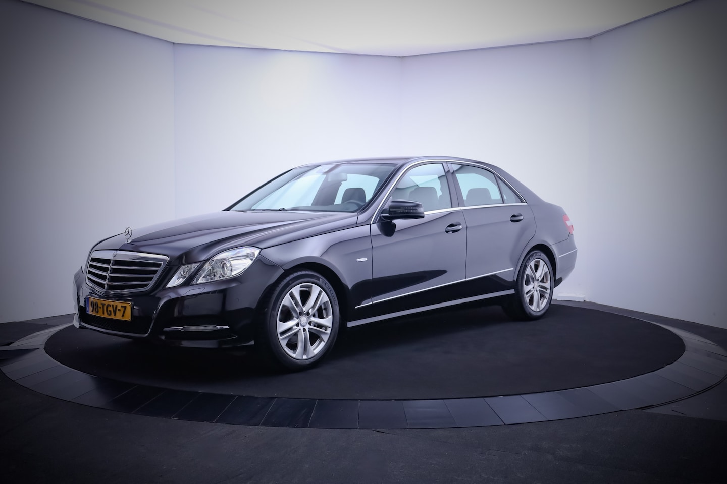 Mercedes-Benz E-klasse - 200 Aut. AVANTGARDE XENON/NAVI/CLIMA/CRUISE/STOELVERW./PDC V+A/TREKHAAK/LMV - AutoWereld.nl