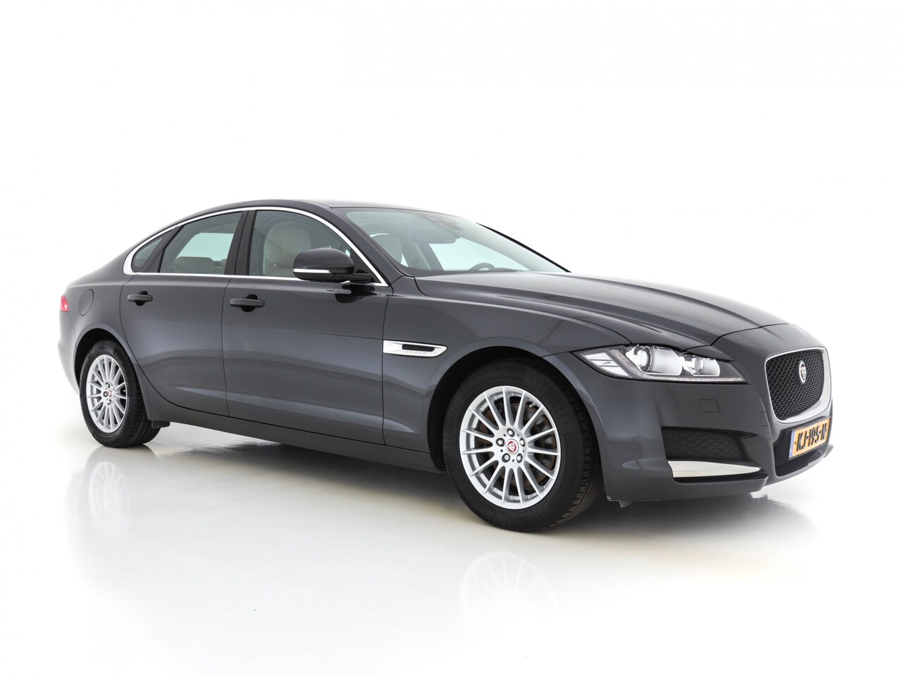 Jaguar XF Portfolio - 2.0D Premium-Business-Pack Aut *WINDSOR-VOLLEDER | BI-XENON | NAVI-FULLMAP | MERIDIAN-SOUN - AutoWereld.nl